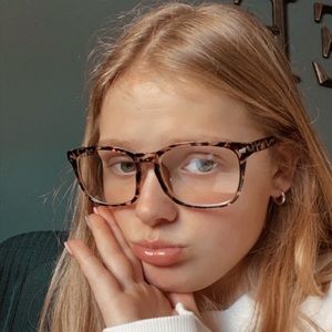 Meet your Posher, Avery